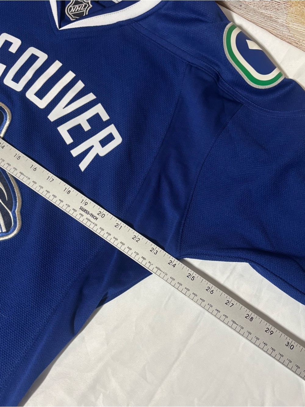 Reebok Vancouver Canucks Ryan Kesler NHL Hockey Jersey Adult Medium - Picture 7 of 8